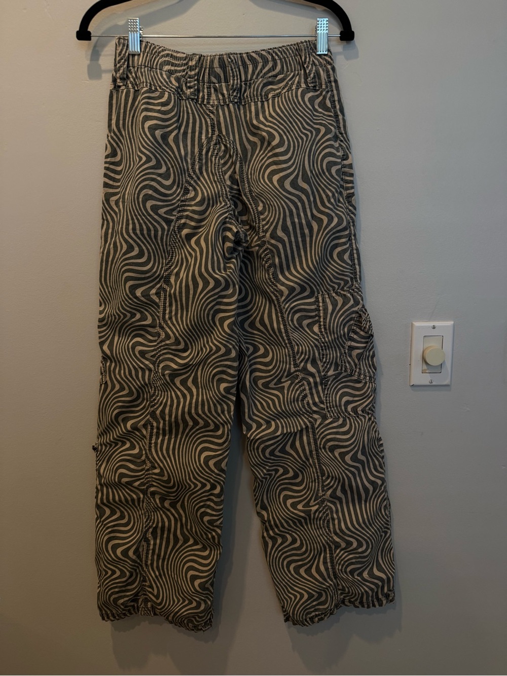 BDG Taupe & White Swirl Wide Leg Cargo Pants - Picture 3 of 6